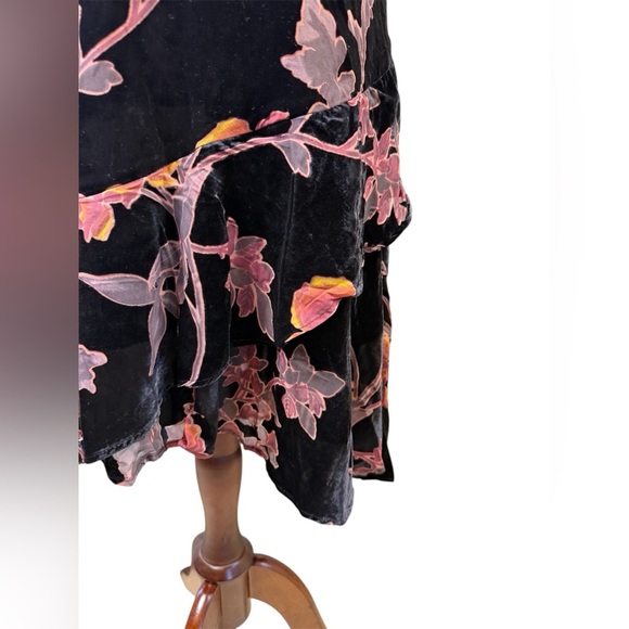 Black floral velvet burnout dress ruffled high low hem size 8 NWT - Picture 5 of 10